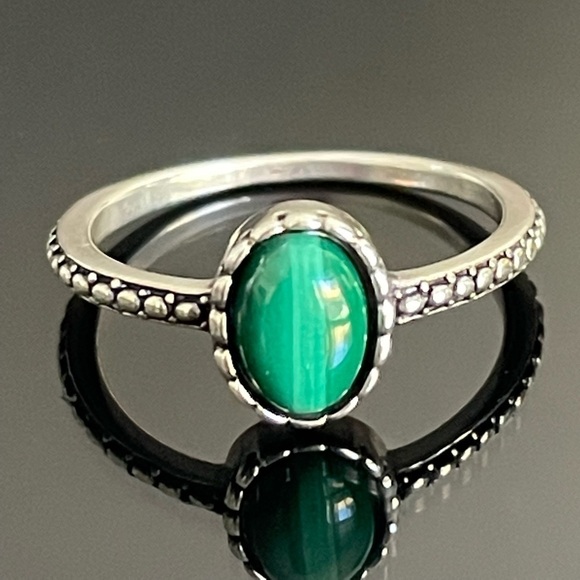 Sterling Silver Semi Precious Gemstone Oval Malachite Ring​ - Picture 4 of 7